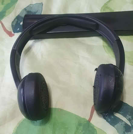 Photo of free bluetooth headphones (Croydon, Shirley) #1