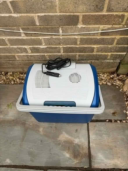 Photo of free Halfords electric cool box (France Lynch GL6) #2