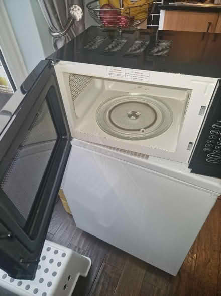 Photo of free Microwave (West Thornton CR7) #2