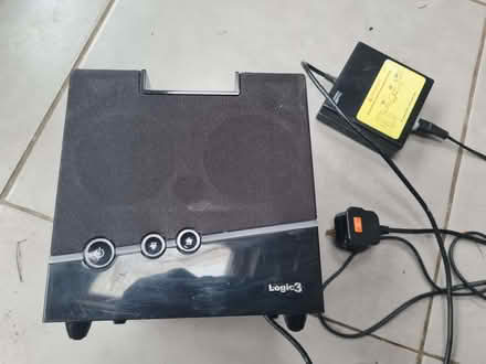 Photo of free IPOD Logic 3 docking station (Longden Common SY5) #2