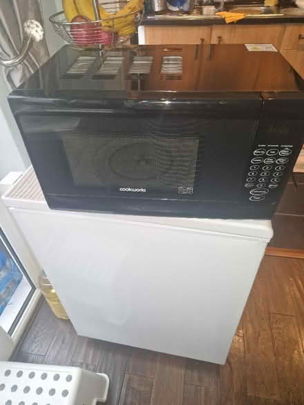 Photo of free Microwave (West Thornton CR7) #1