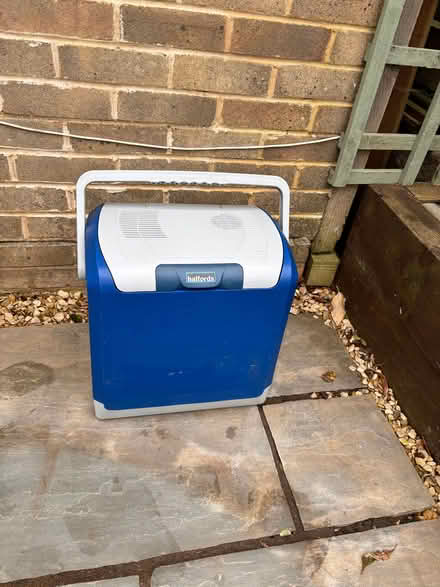 Photo of free Halfords electric cool box (France Lynch GL6) #1