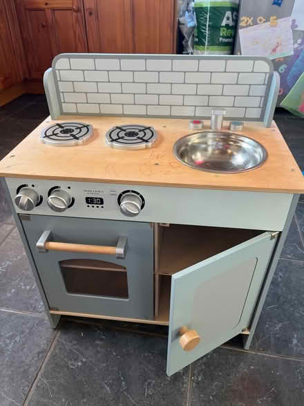 Photo of free Toy kitchen (Horton Kirby DA4) #1