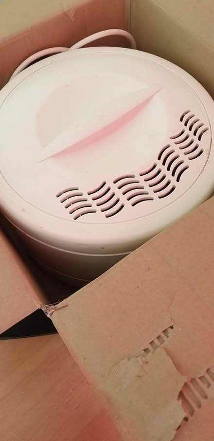 Photo of free Tefal Maxi Classic 1000 Deep Fryer (Croydon) #3