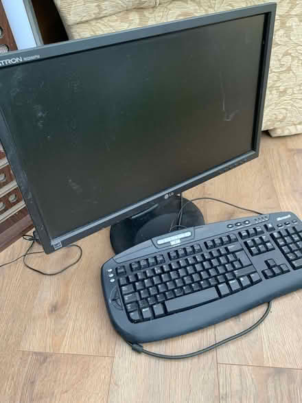 Photo of free Monitor and keyboard (ME15) #1