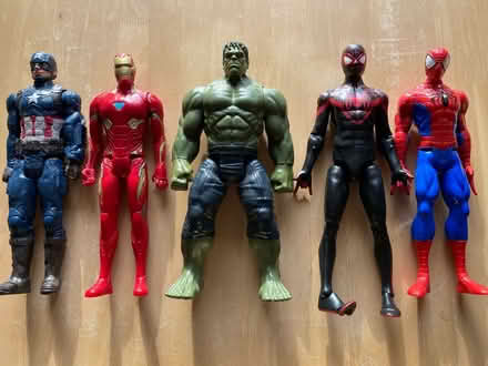 Photo of free Avengers action figures (Sale M33) #1