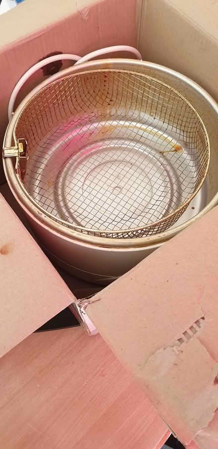 Photo of free Tefal Maxi Classic 1000 Deep Fryer (Croydon) #4
