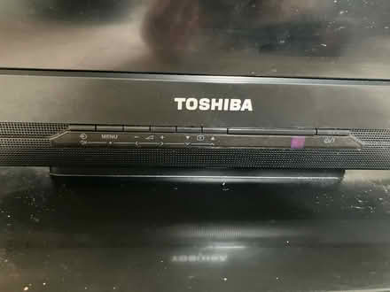 Photo of free Toshiba lcd colour tv 32AV555D (LE2 Leicester) #2