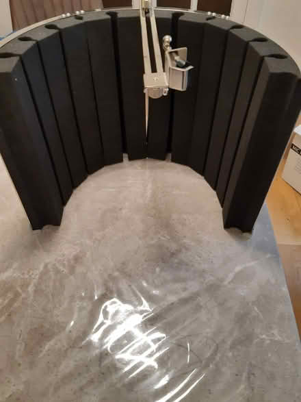 Photo of free Microphone reflexion screen (Hanwell) #1