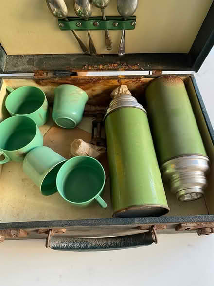 Photo of free Retro vintage picnic case (Worcester WR1) #3