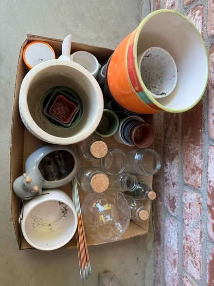 Photo of free Assorted decorative pots (Mt View near Springer / Cuesta) #2