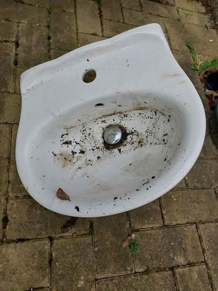 Photo of free Basin sink (stroud GL5, near college) #1
