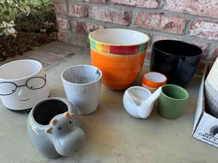 Photo of free Assorted decorative pots (Mt View near Springer / Cuesta) #1