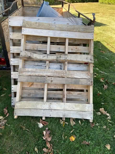 Photo of free 2 pallets (north Downers Grove) #1