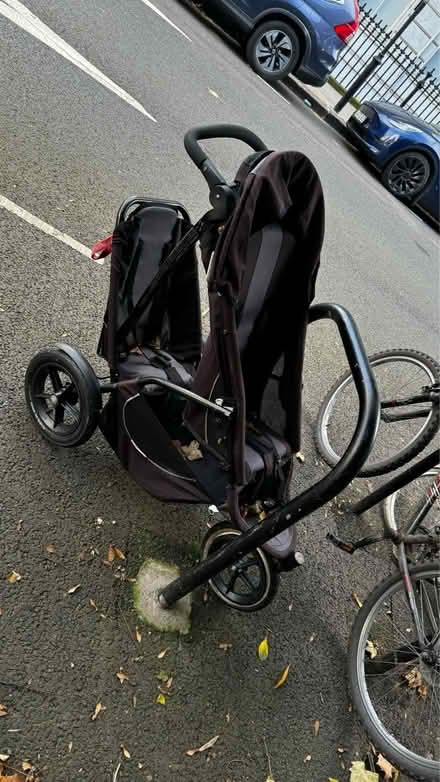 Photo of free buggy on the street (SW7 5LZ) #1