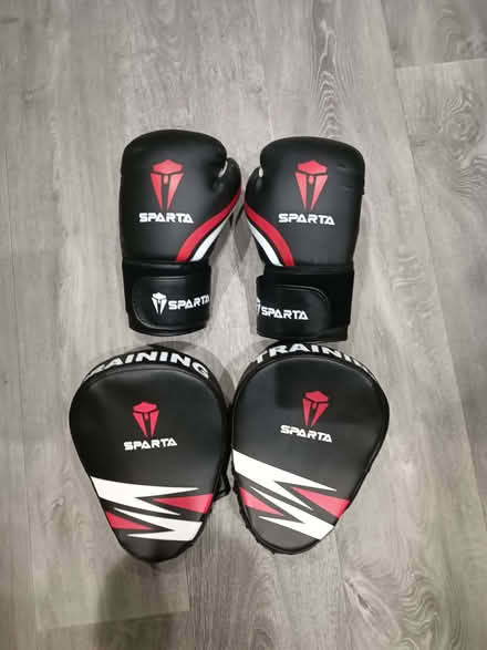 Photo of free Boxing Gloves And Pads Set (CT11) #1