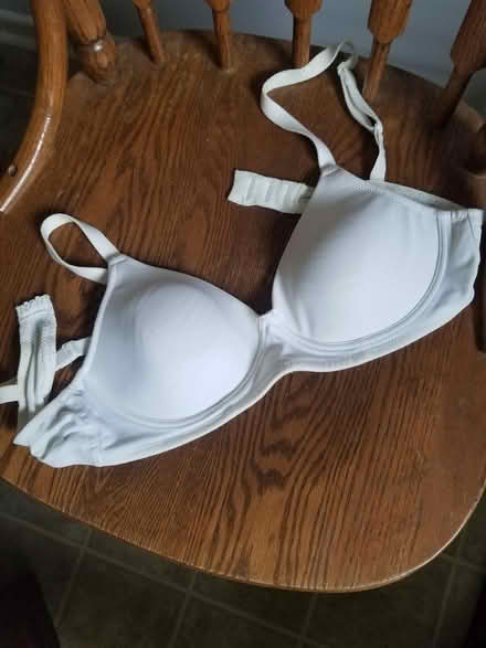 Photo of free T-shirt bra (Streetsville l5m1g7) #1