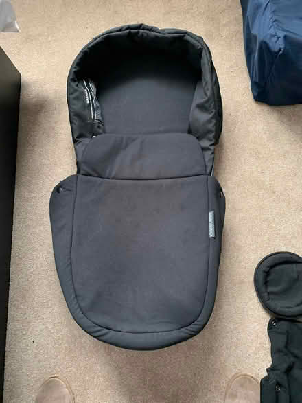 Photo of free Ickle Bubba Carrycot & Changing Bag for Stomp Travel System (Iver Heath Fields SL0) #1