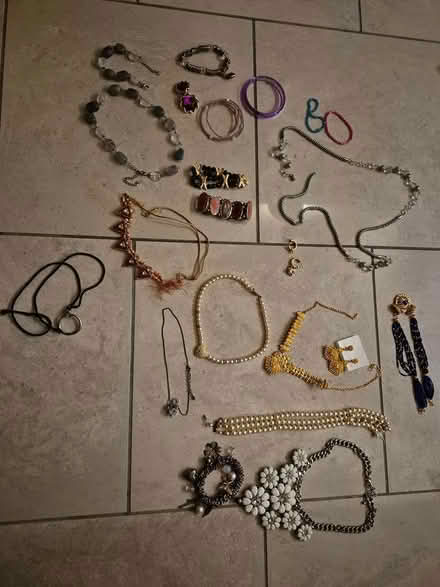 Photo of free Broken/unwanted costume jewellery (Friern Barnet N11) #1
