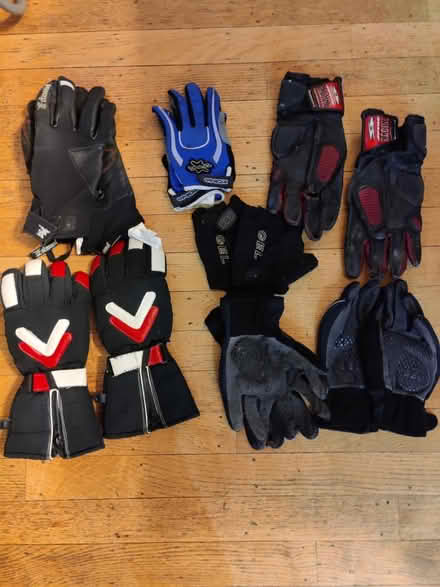 Photo of free Various used mens gloves (Friern Barnet, N11) #1