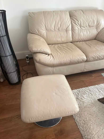 Photo of free Lovely 2 seater leather settee (Henfield BN5) #1