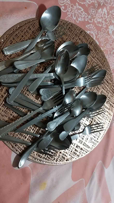 Photo of free folks and spoon (Hayes UB3) #1