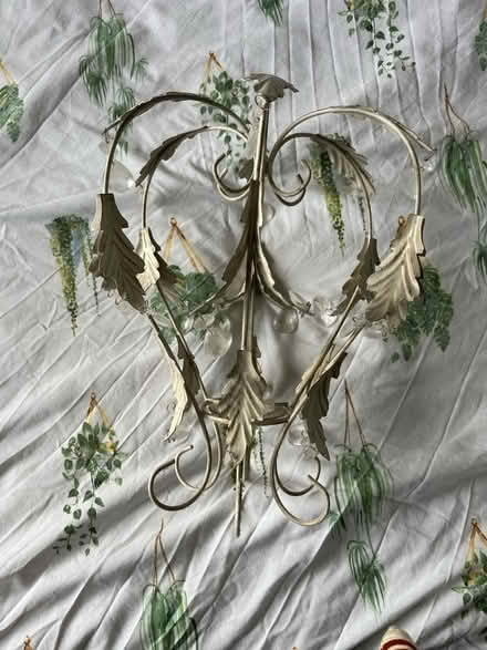 Photo of free Leaf detail ornate lampshade (Manor castle, S2) #1