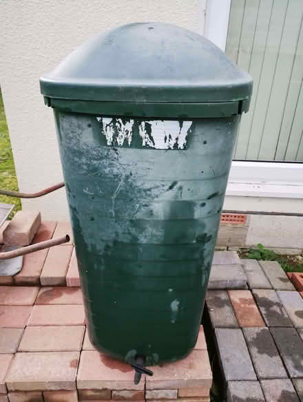 Photo of free Garden water butt with tap and lid (Saunton Park EX33) #4