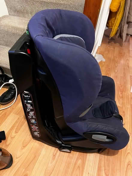 Photo of free Maxi Cosi Axiss car seat (SM4 lower morden) #1