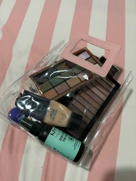 Photo of free Bag of make up (Carshalton SM5) #1