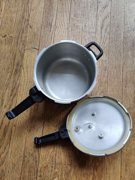 Photo of free Russell Hobbs 4L pressure cooker (Friern Barnet, N11) #2