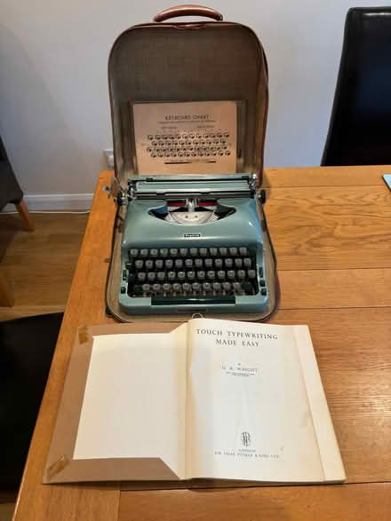 Photo of free typewriter (Thames Ditton KT7) #1