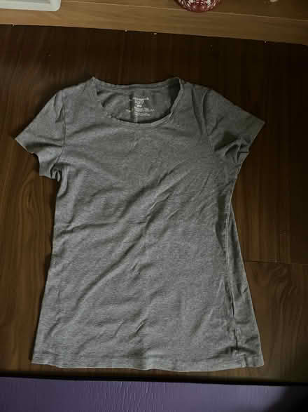 Photo of free 4pcs of women's clothing (Mississauga (East Credit)) #3