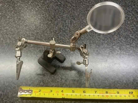 Photo of free small jeweller’s clamp/holder (Lightpill GL5) #1