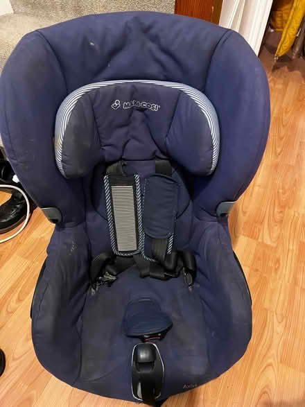 Photo of free Maxi Cosi Axiss car seat (SM4 lower morden) #2