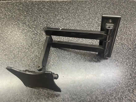 Photo of free TV/monitor wall bracket (Lightpill GL5) #1