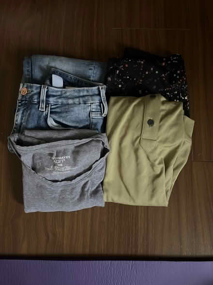 Photo of free 4pcs of women's clothing (Mississauga (East Credit)) #1