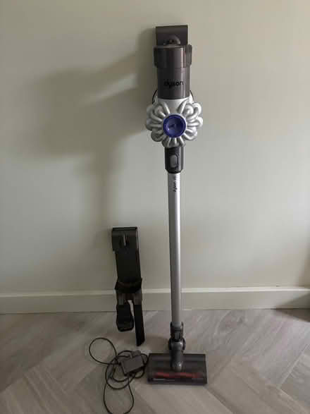 Photo of free Dyson V6 Vacuum Cleaner (Thurrock RM17) #1