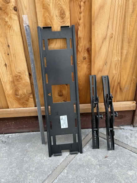 Photo of free TV wall mount, Sanus SXDP3 (SV: El Camino and Hollenbeck) #2