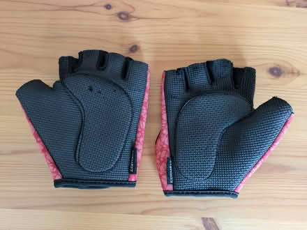 Photo of free Women's lifting gloves (Tranmere CH42) #2