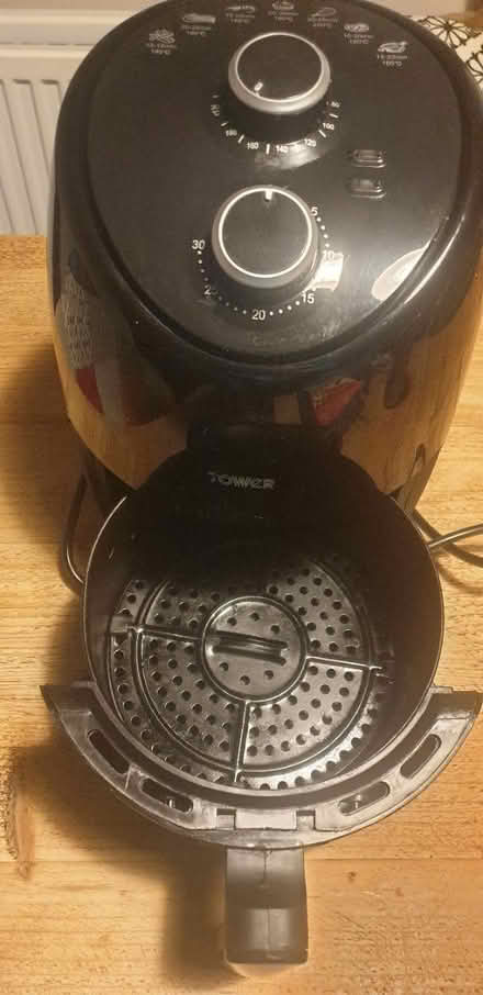 Photo of free Small tower air fryer (SK14 (Hyde)) #2