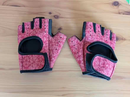 Photo of free Women's lifting gloves (Tranmere CH42) #1