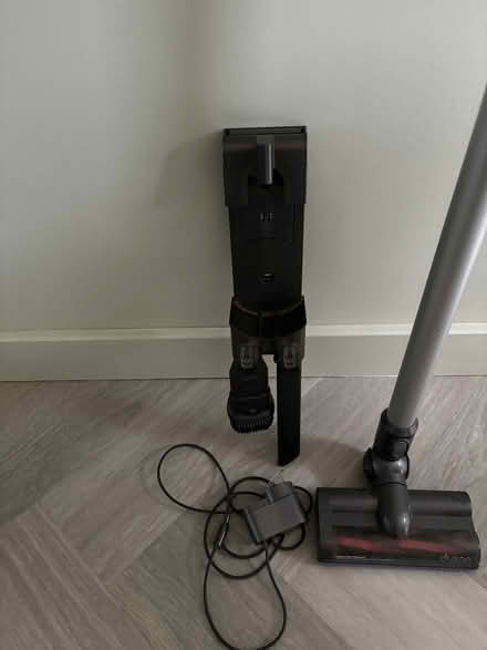 Photo of free Dyson V6 Vacuum Cleaner (Thurrock RM17) #3