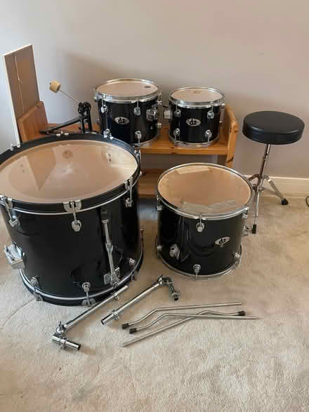 Photo of free D2 drums, with stands and seat (Fleetville AL1) #1