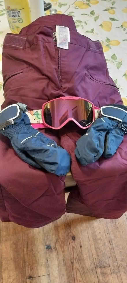 Photo of free Teenage ski outfit (Horn's Mill SG13) #1