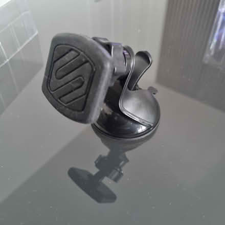 Photo of free Phone holder (Me20) #1