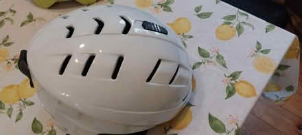 Photo of free White ski helmet (Horn's Mill SG13) #1