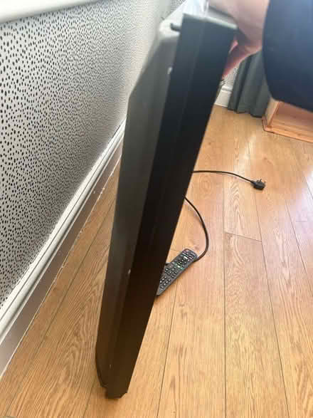 Photo of free Panasonic 32inch LCD HD tv (no stand) (Court Hey L16) #2