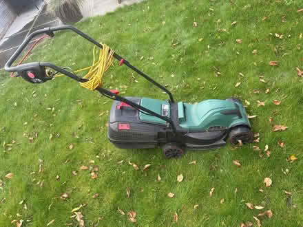 Photo of free Small electric lawn mower (Stroud GL5 -top of town) #1