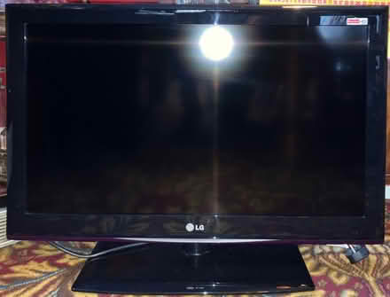 Photo of free 32” TV + VCR - Spares or repair (De Parys MK40) #1